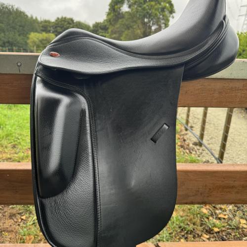 image of Kent and Masters S Series Dressage Saddle Surface Block